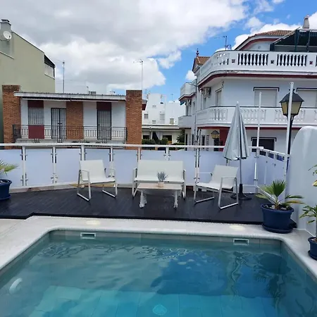 Domek alpejski Charming In With Private Pool